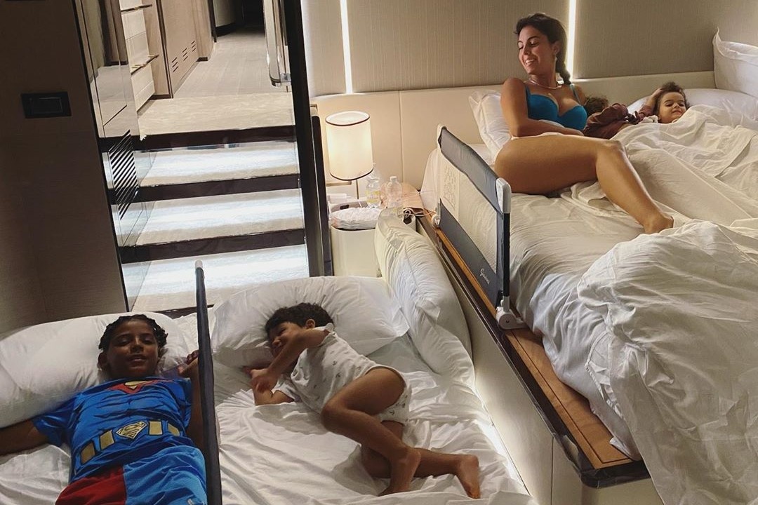 Ronaldo mua du thuyen anh 8