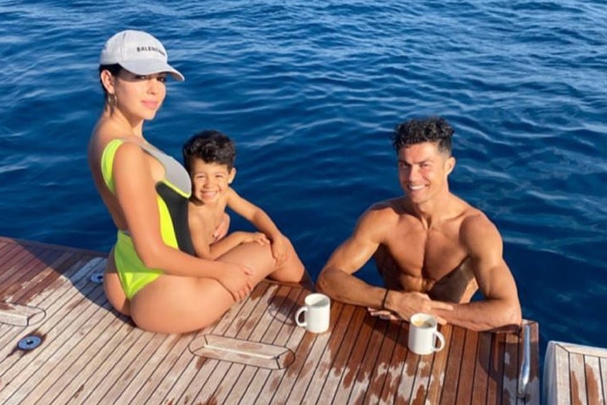 Ronaldo mua du thuyen anh 7