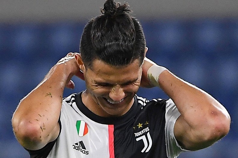 Ronaldo khong thi dau, Immobile gianh chiec giay Vang chau Au hinh anh