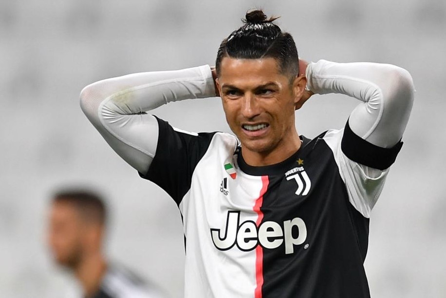 Ronaldo chiec giay vang anh 1