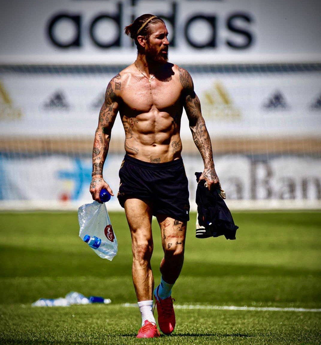 Ramos khoe co bap anh 2