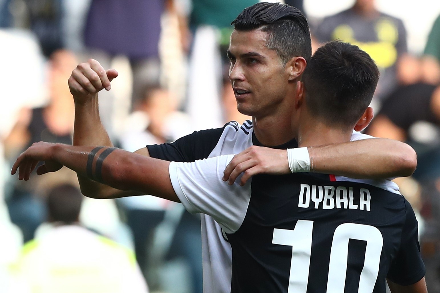 Ronaldo mat them danh hieu ca nhan mua nay hinh anh