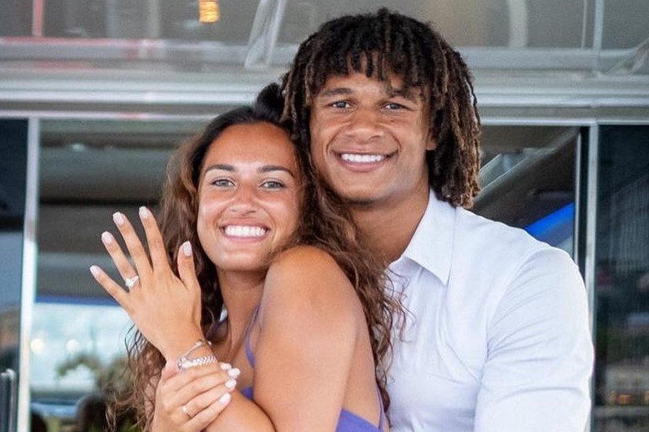 Vua ben duyen Man City, Ake lai co them tin vui hinh anh