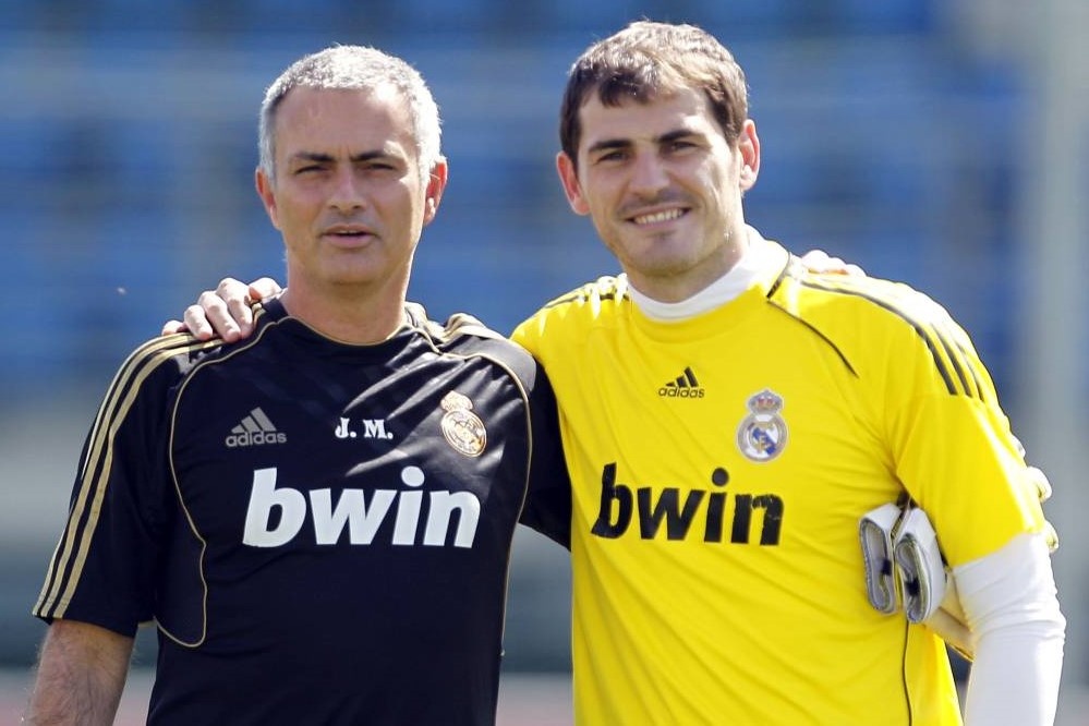 Mourinho hoa giai mau thuan voi Casillas hinh anh