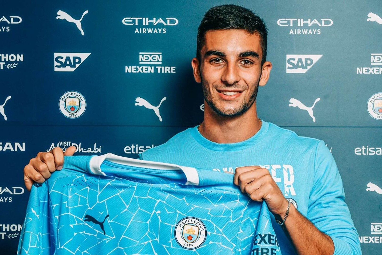 Man City cong bo tan binh dau tien o ky chuyen nhuong he hinh anh