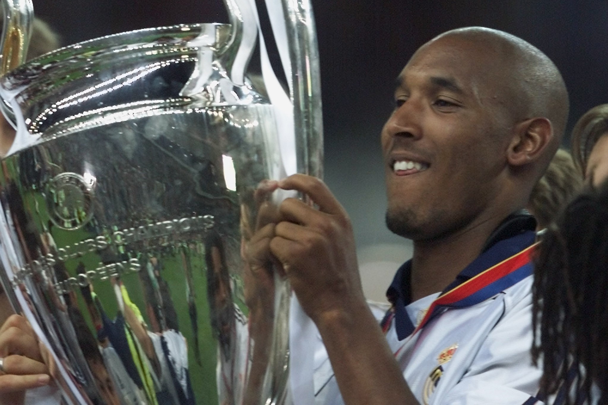 Phim tai lieu Anelka anh 2