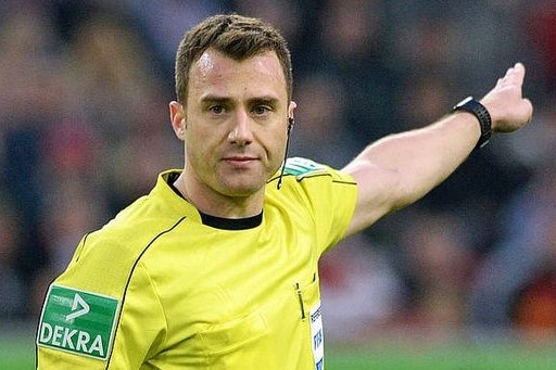 Trong tai gay tranh cai khi thoi 11 m cho Juventus va Lyon hinh anh