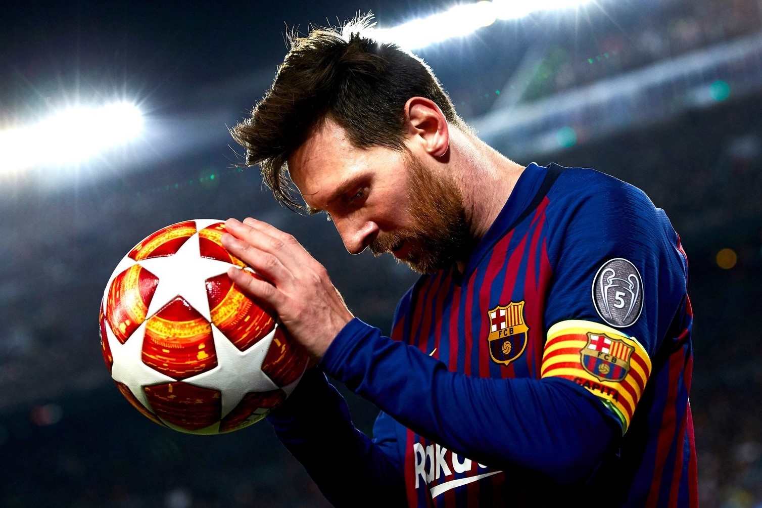 Huyen thoai bong da Duc dua ra cau thu chi kem Messi hinh anh