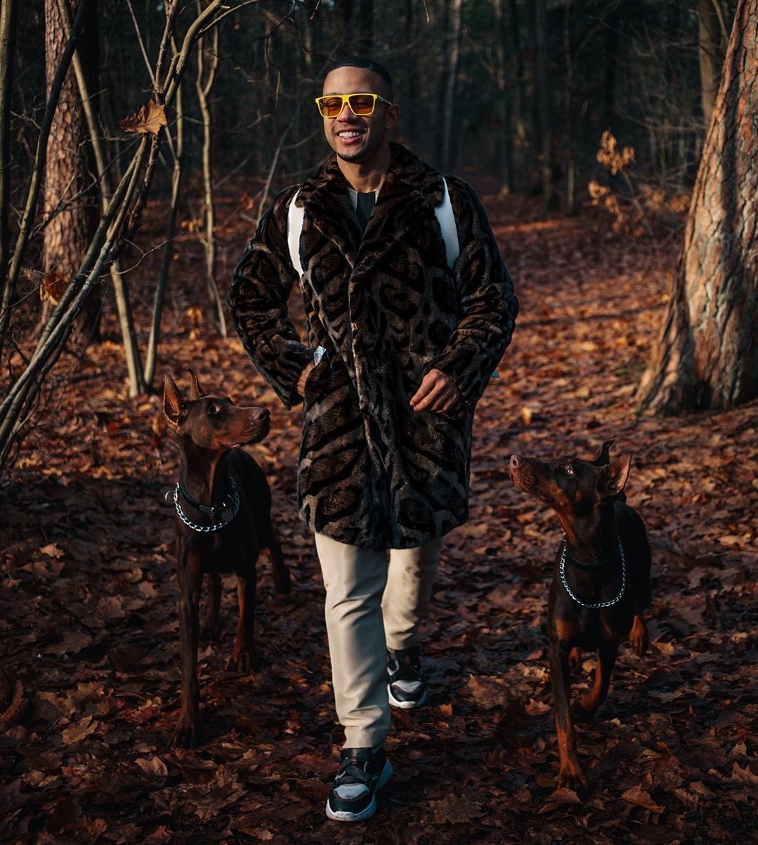 Memphis Depay chup anh voi su tu anh 3