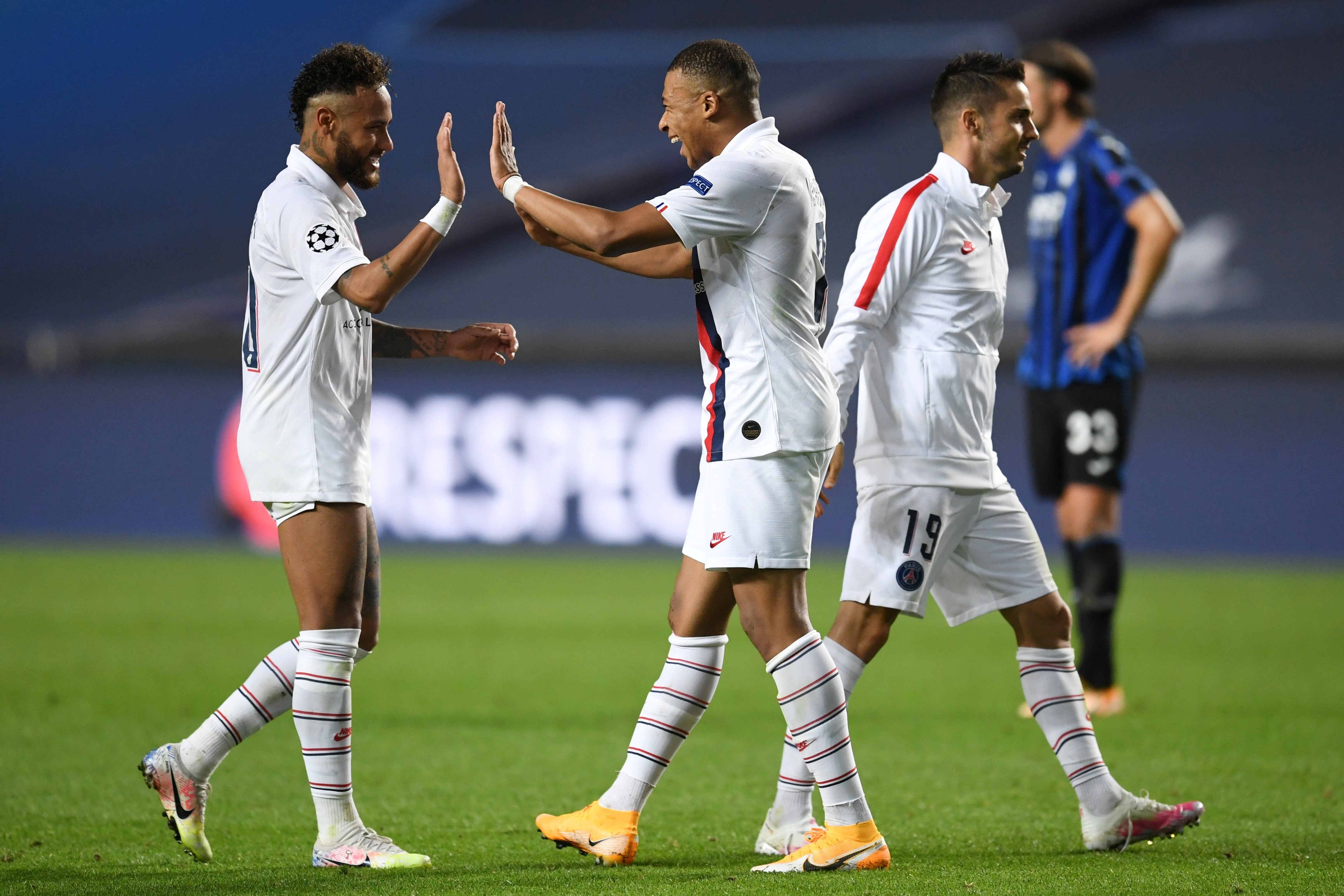 Atalanta dau voi PSG anh 1