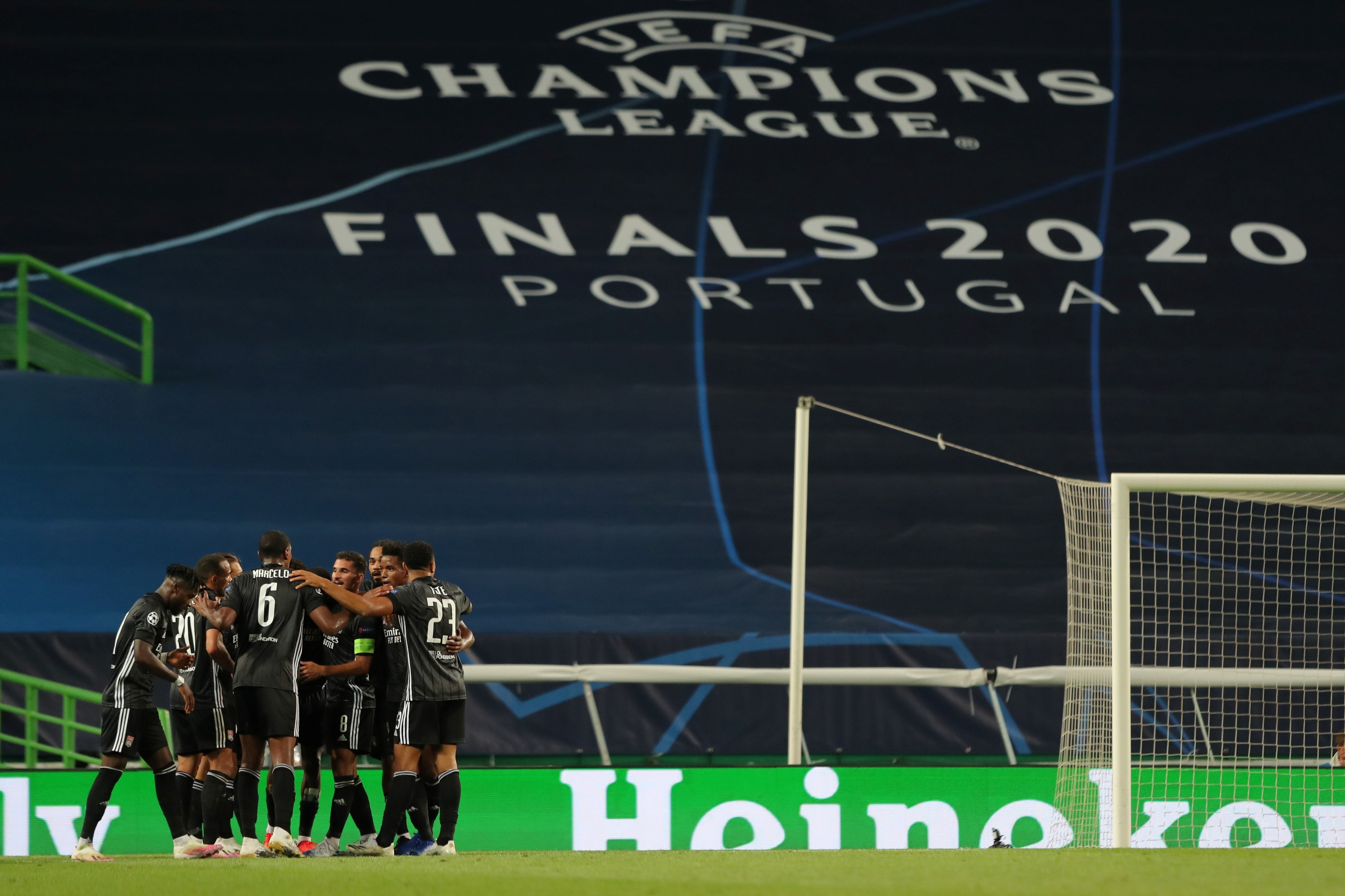 Lyon dau voi Bayern anh 4