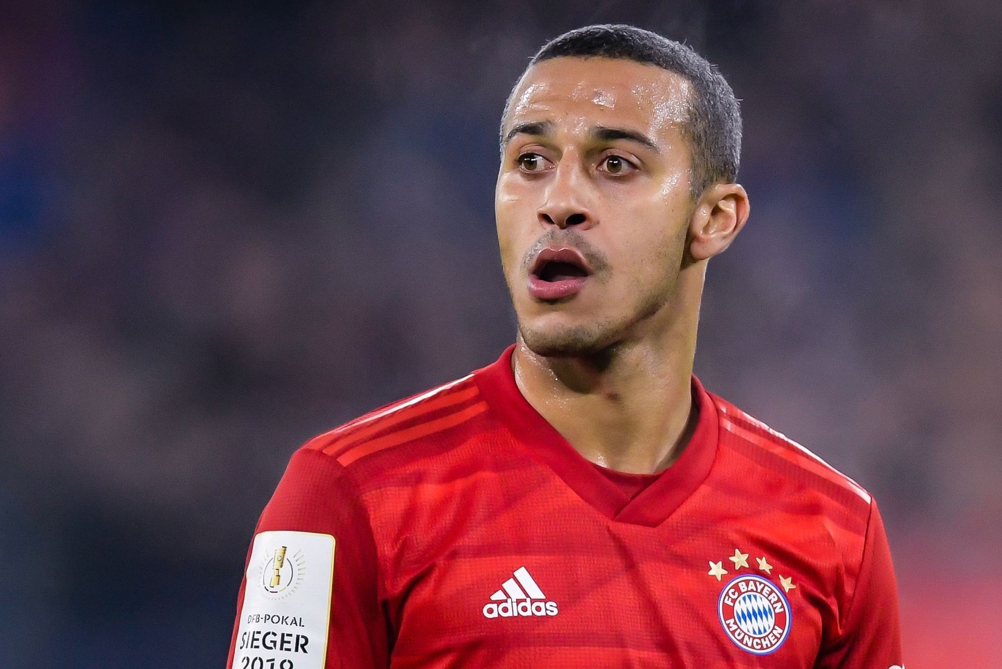 Thiago tim duoc nha o Anh, san sang khoac ao Liverpool hinh anh