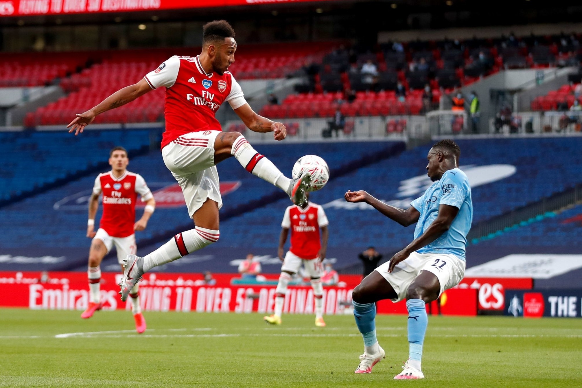 Man City bi loai C1 anh 9