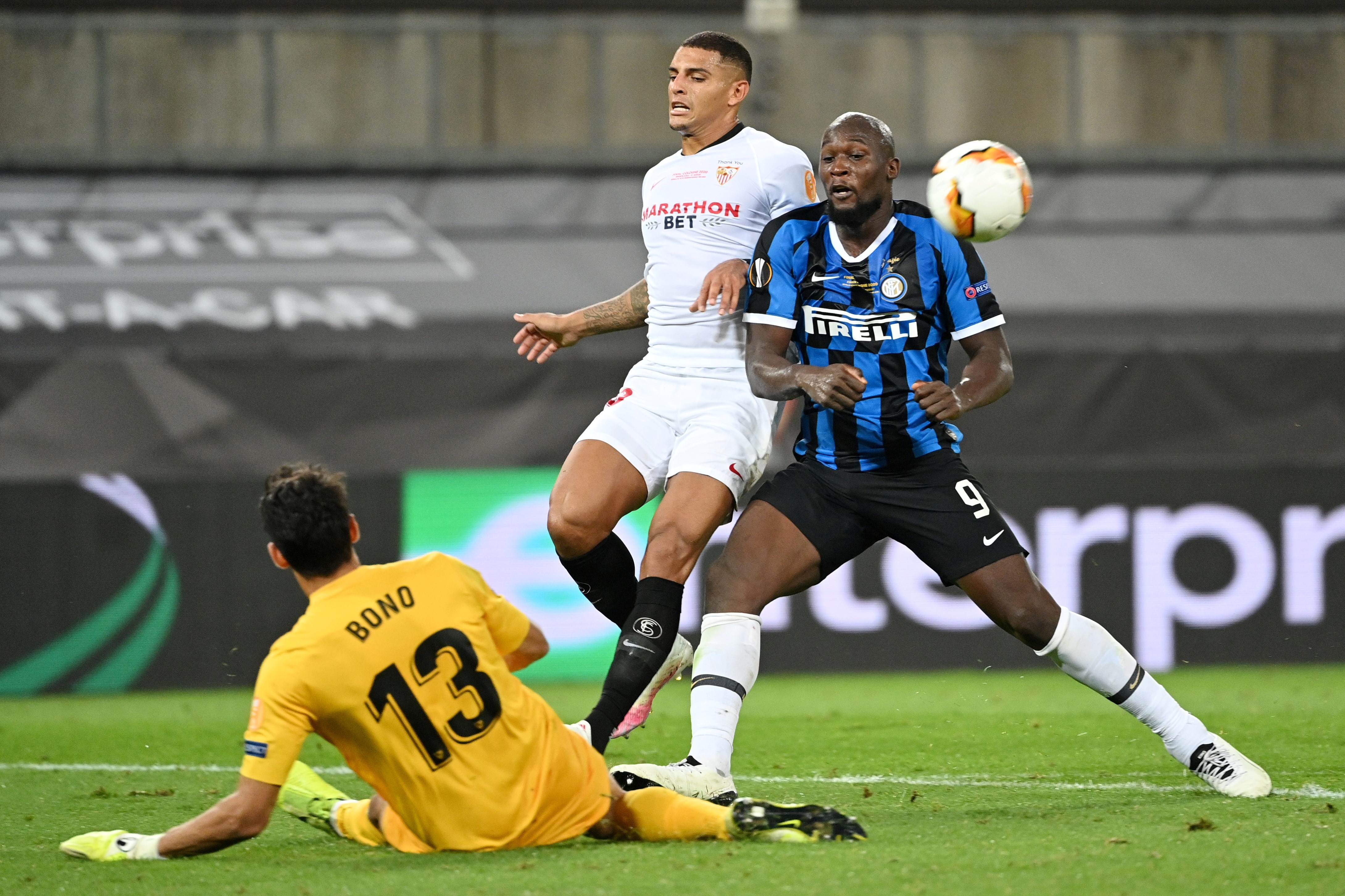 Inter Milan dau voi Sevilla anh 2