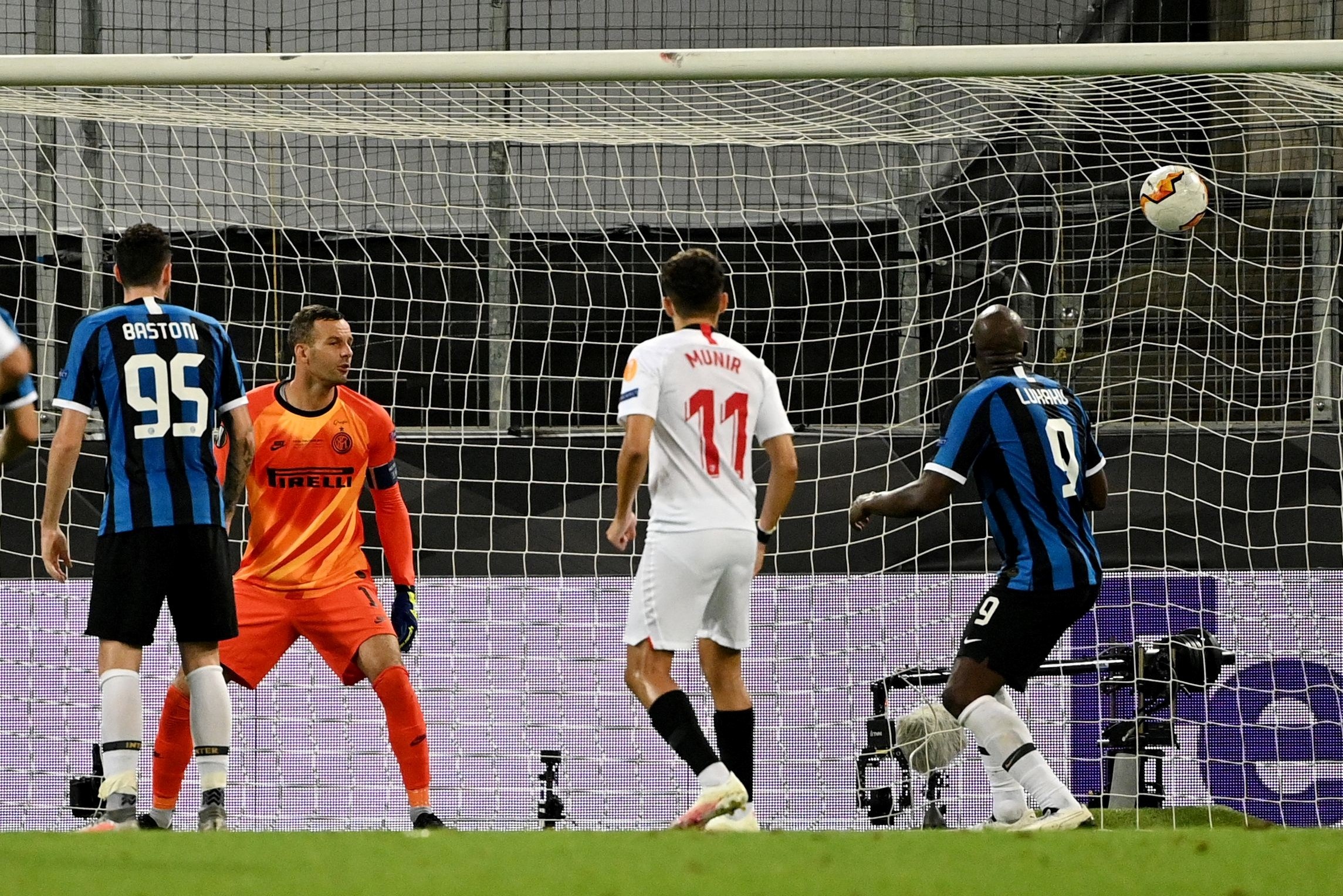 Inter Milan dau voi Sevilla anh 4