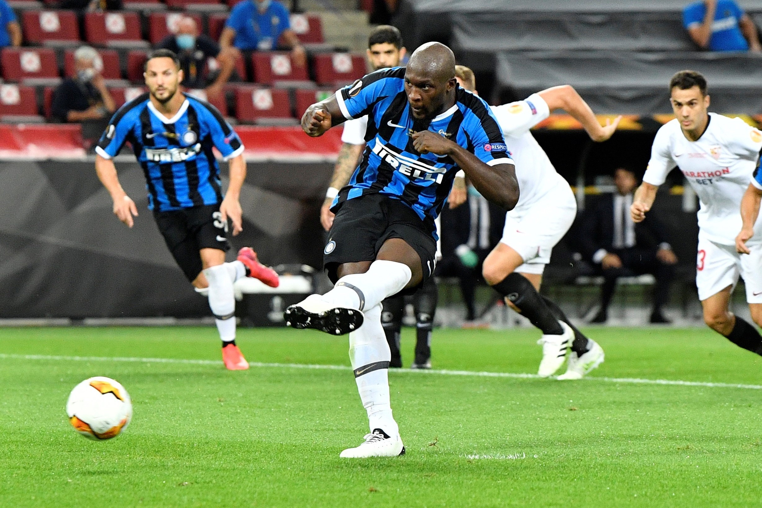 Inter Milan dau voi Sevilla anh 8