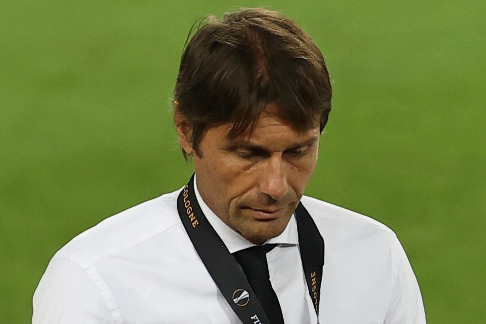 HLV Conte thua nhan co the bi sa thai sau tran thua Sevilla hinh anh