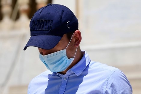 Doi truong MU duoc tha sau vu danh canh sat o Hy Lap hinh anh