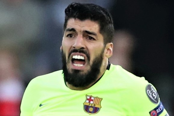Suarez buc xuc truoc thong tin bi Barca thai loai hinh anh