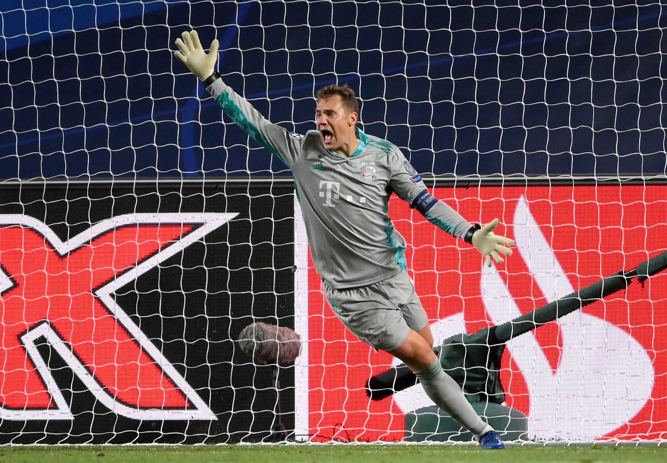 Doi hinh hay nhat nam cua UEFA anh 12