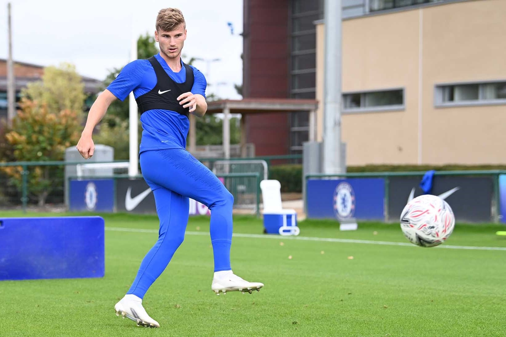 Chelsea mua Ben Chilwell anh 2