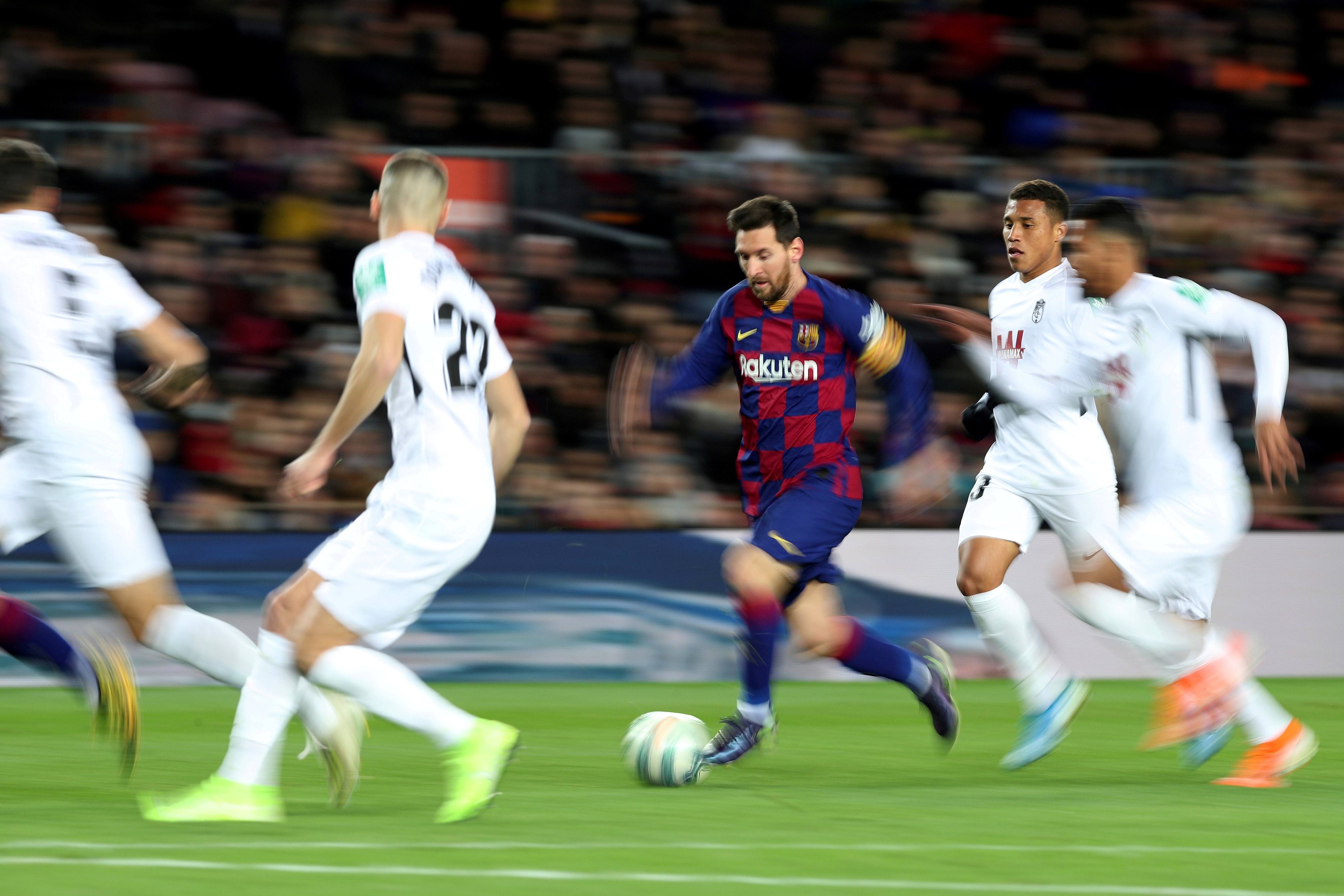 Messi roi Barca anh 4