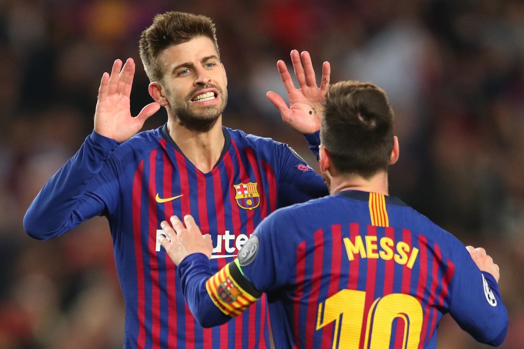 Pique co co hoi deo bang doi truong Barca hinh anh