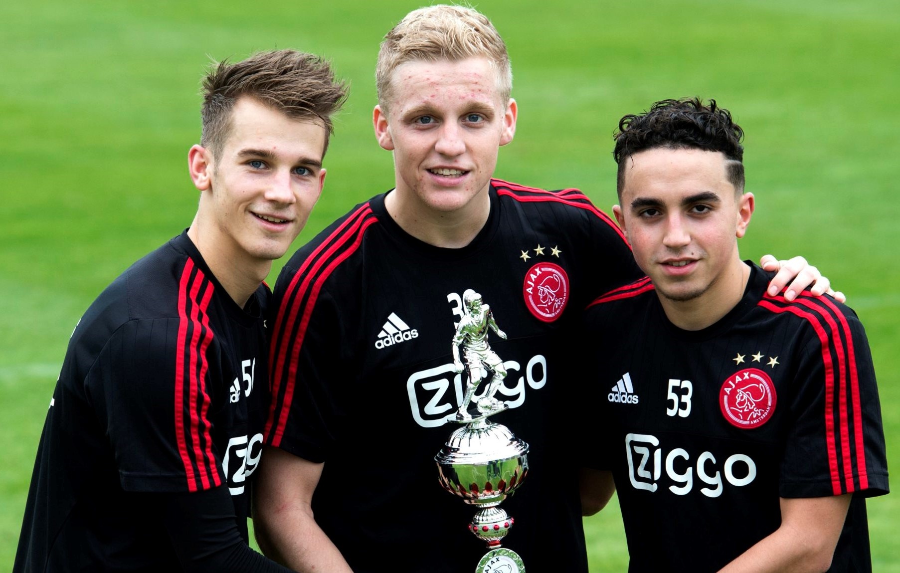 MU chieu mo Van de Beek anh 1