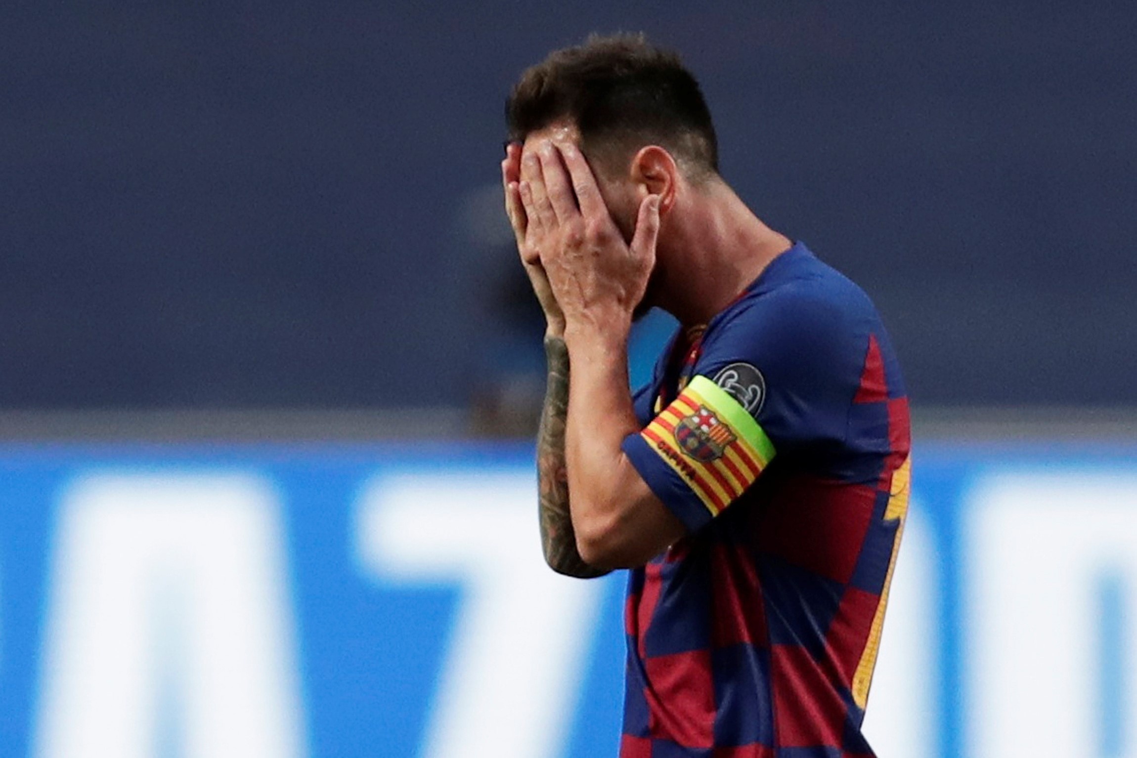 Messi o lai Barca anh 1