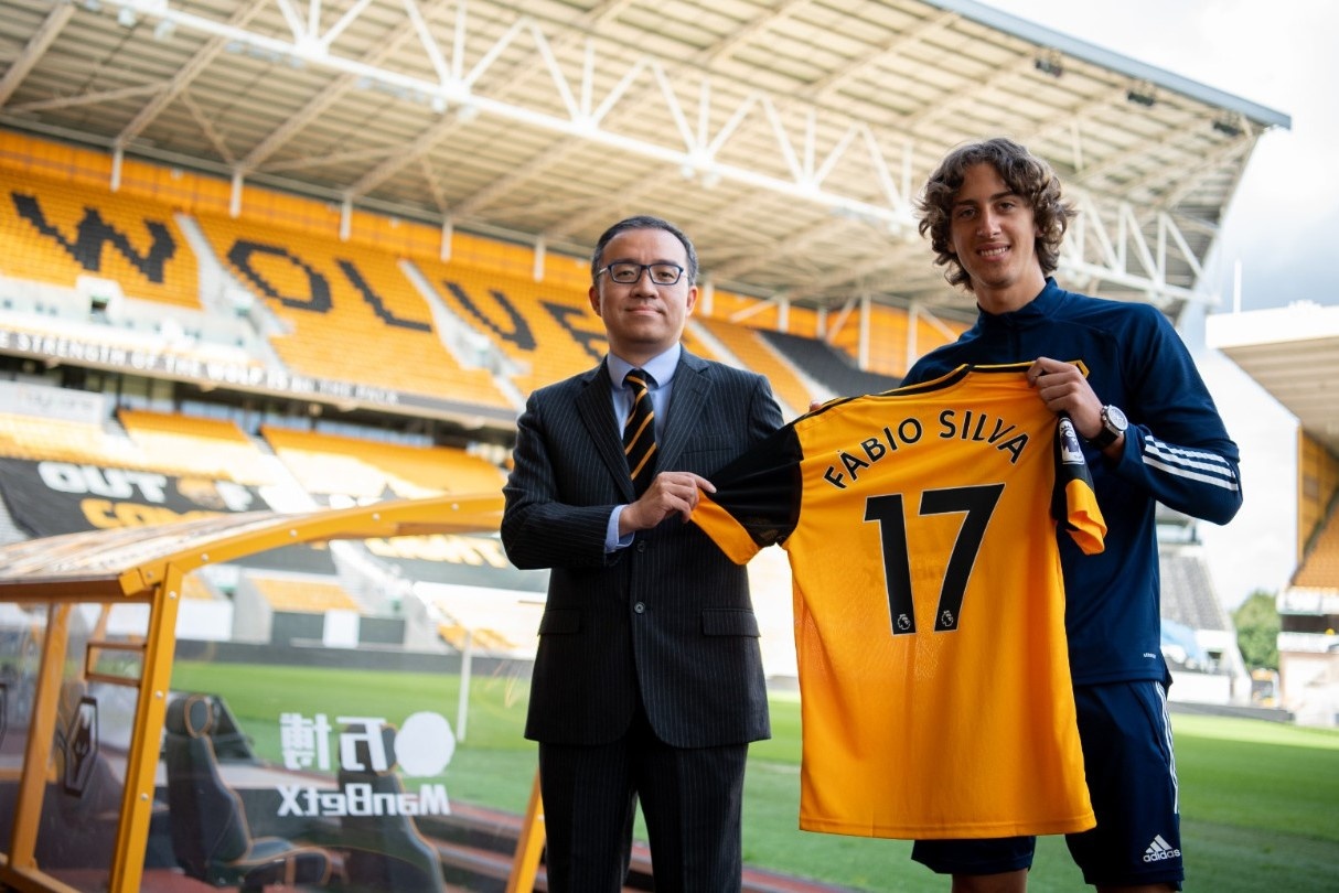 Wolves mua sao tre Bo Dao Nha anh 1