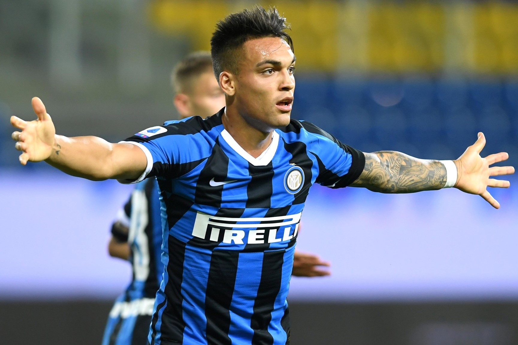 Barca mua Lautaro Martinez anh 1