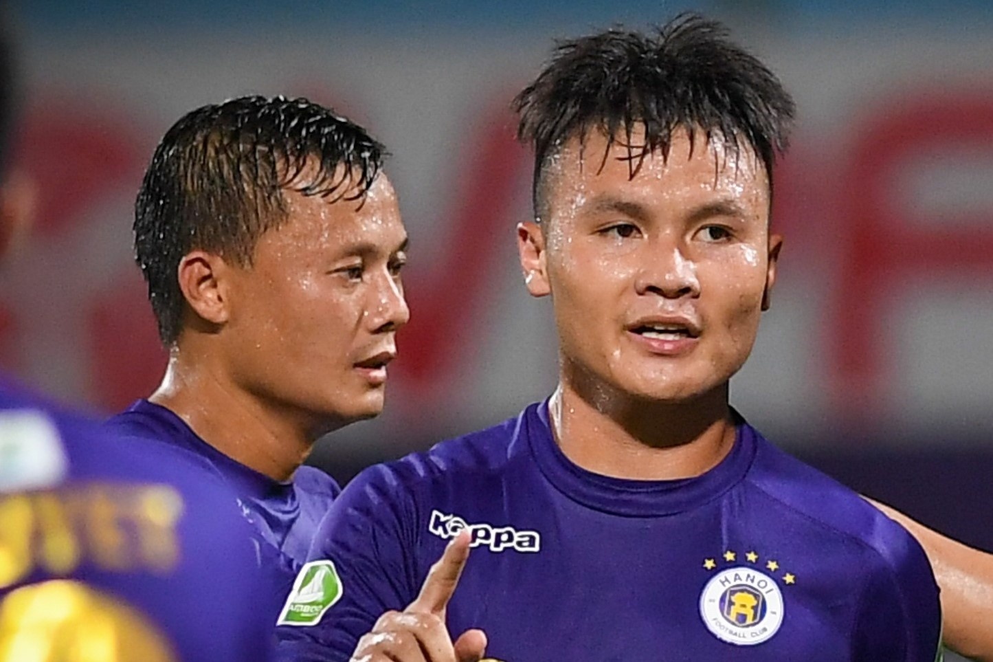 Quang Hai ghi ban sau duong chuyen cua Van Quyet hinh anh