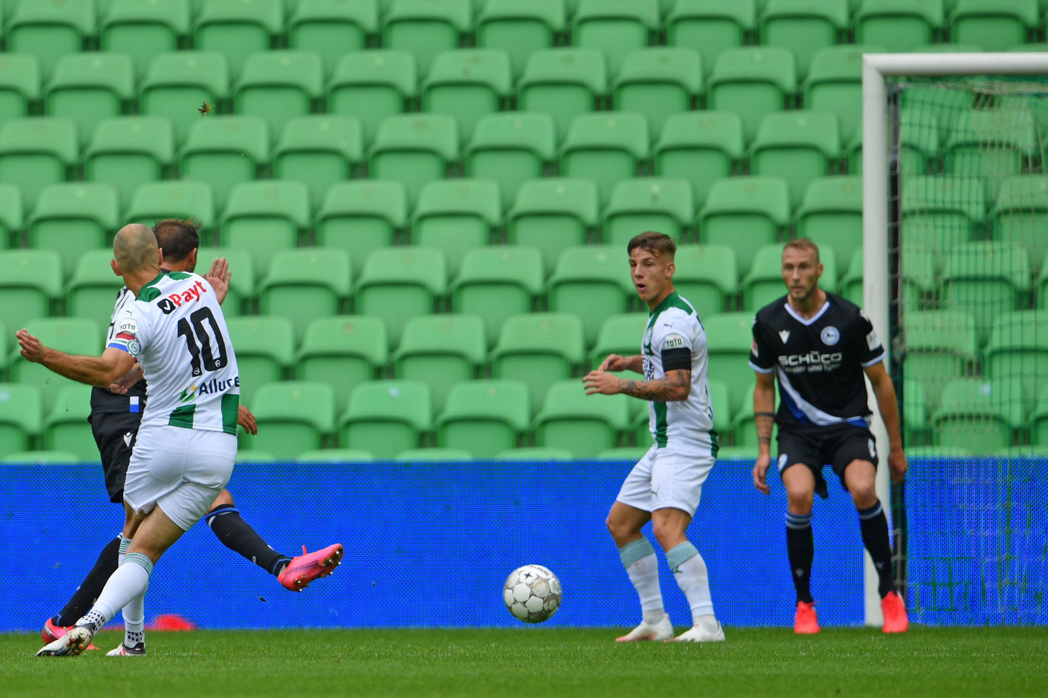 Robben chan thuong anh 8