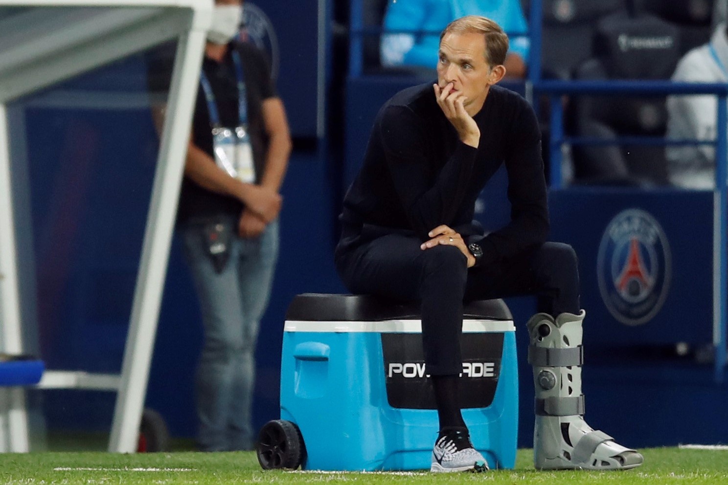 Neymar nhan the do anh 10