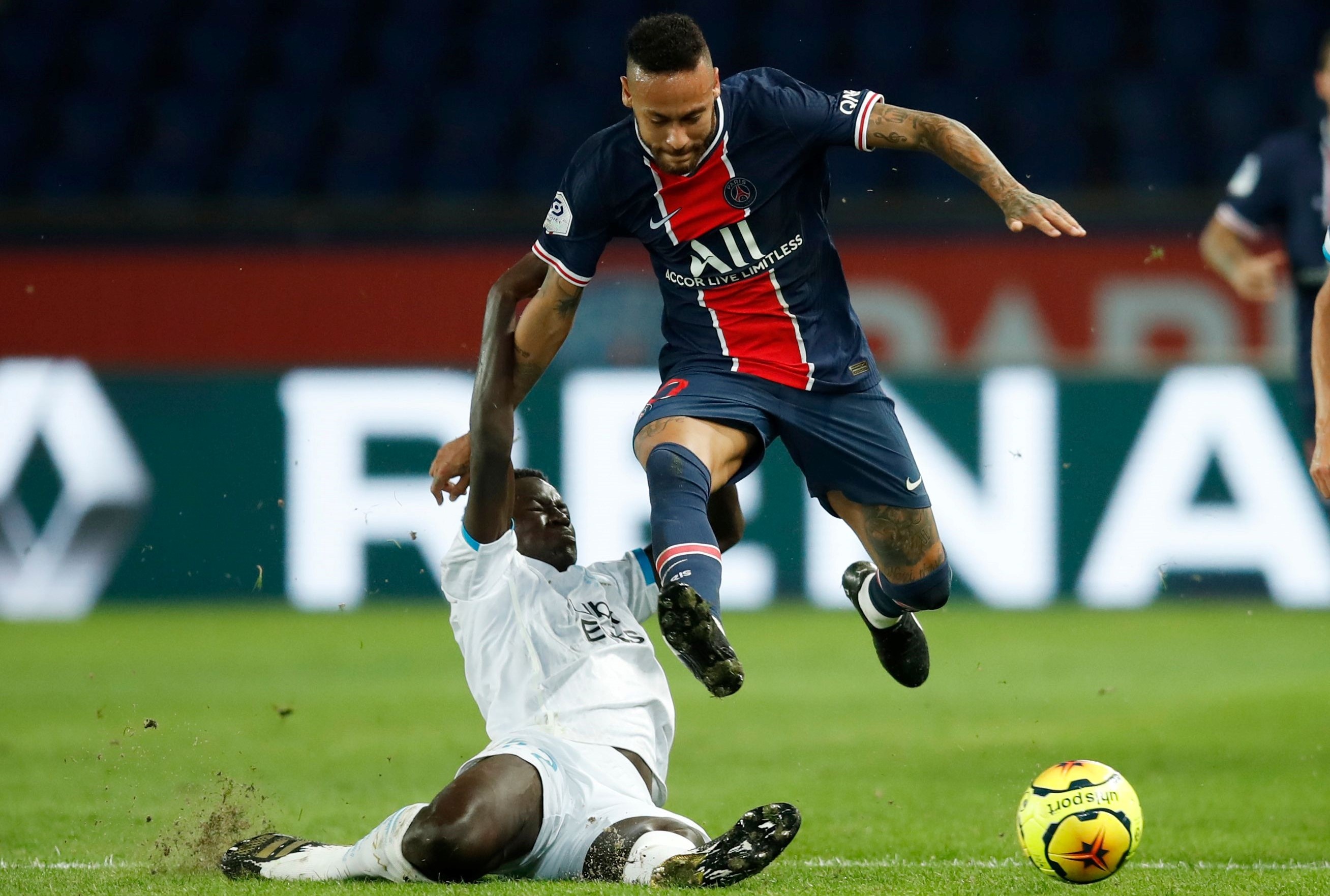 Neymar nhan the do anh 6