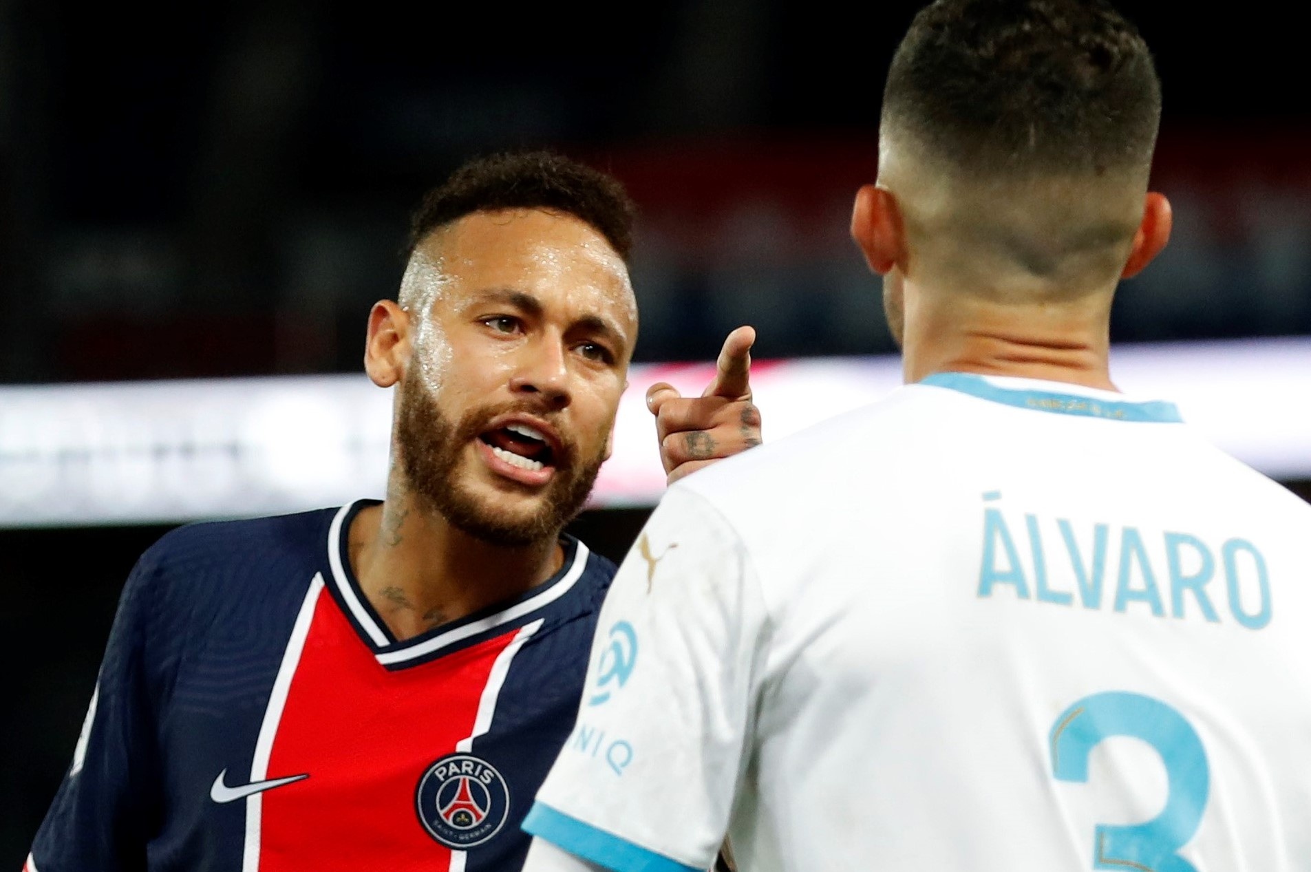 Gonzalez bi doa giet vi phan biet chung toc voi Neymar hinh anh