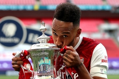 Aubameyang gia han hop dong voi Arsenal hinh anh