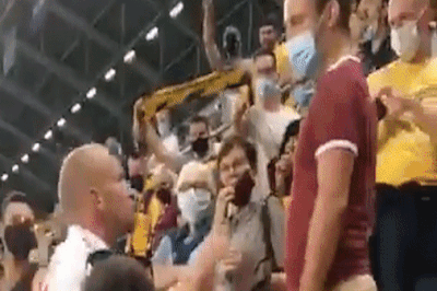 Hau ve Duc au da voi co dong vien tren khan dai hinh anh