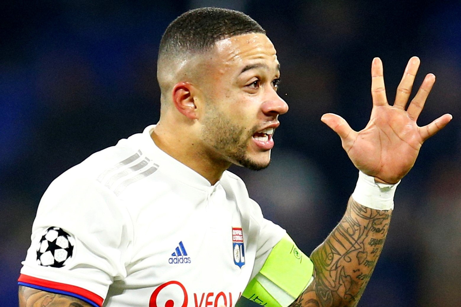 Depay ghi ban cho Lyon trong tran da bu hinh anh