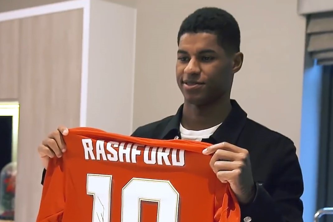 Ben trong dinh thu cua Marcus Rashford hinh anh