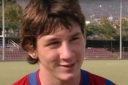 Cuoc phong van cua Messi khi moi den Barca hinh anh