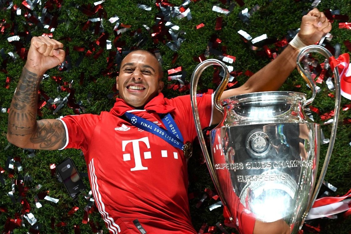 Thiago khoc khi roi Bayern Munich hinh anh
