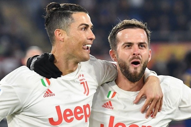 Ronaldo ung ho Pjanic den Barca hinh anh