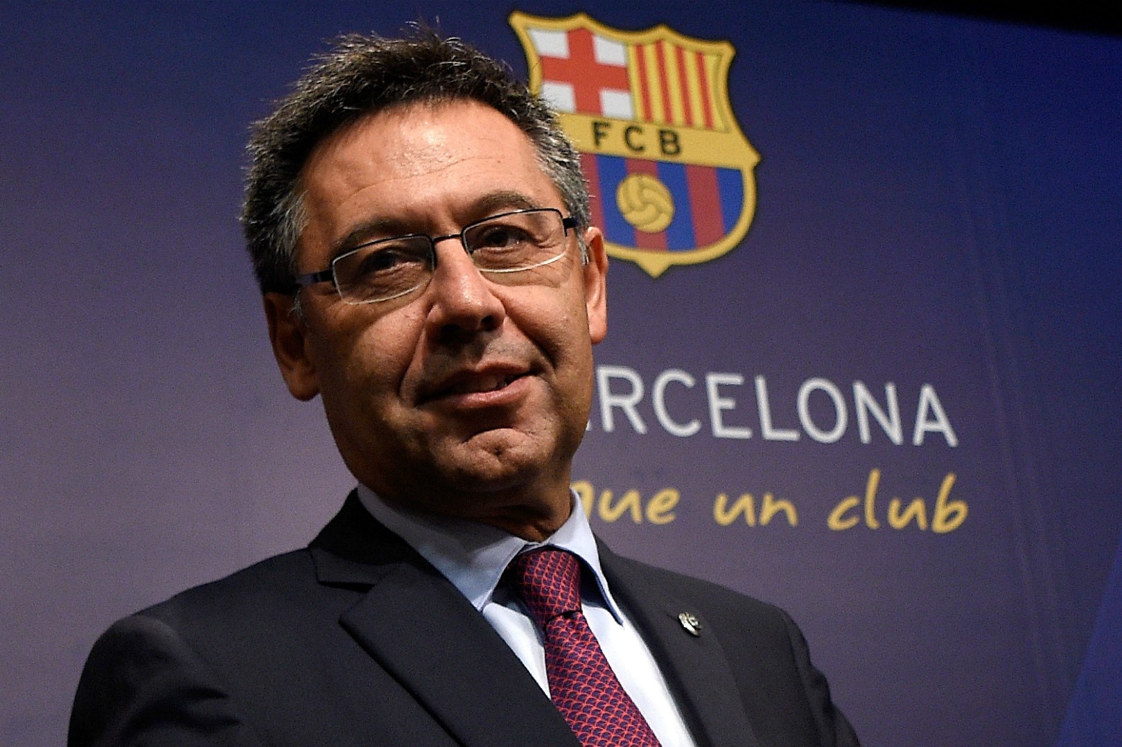 Cuu chu tich Barca duoc tra tu do hinh anh