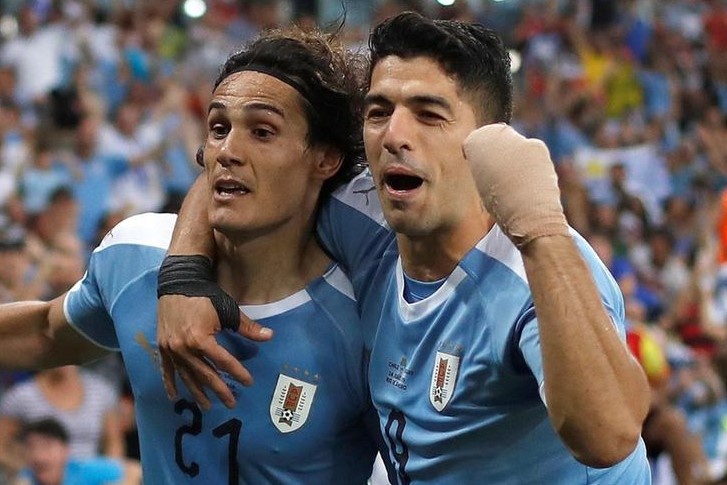 Atletico muon chieu mo Cavani de da cap Suarez hinh anh