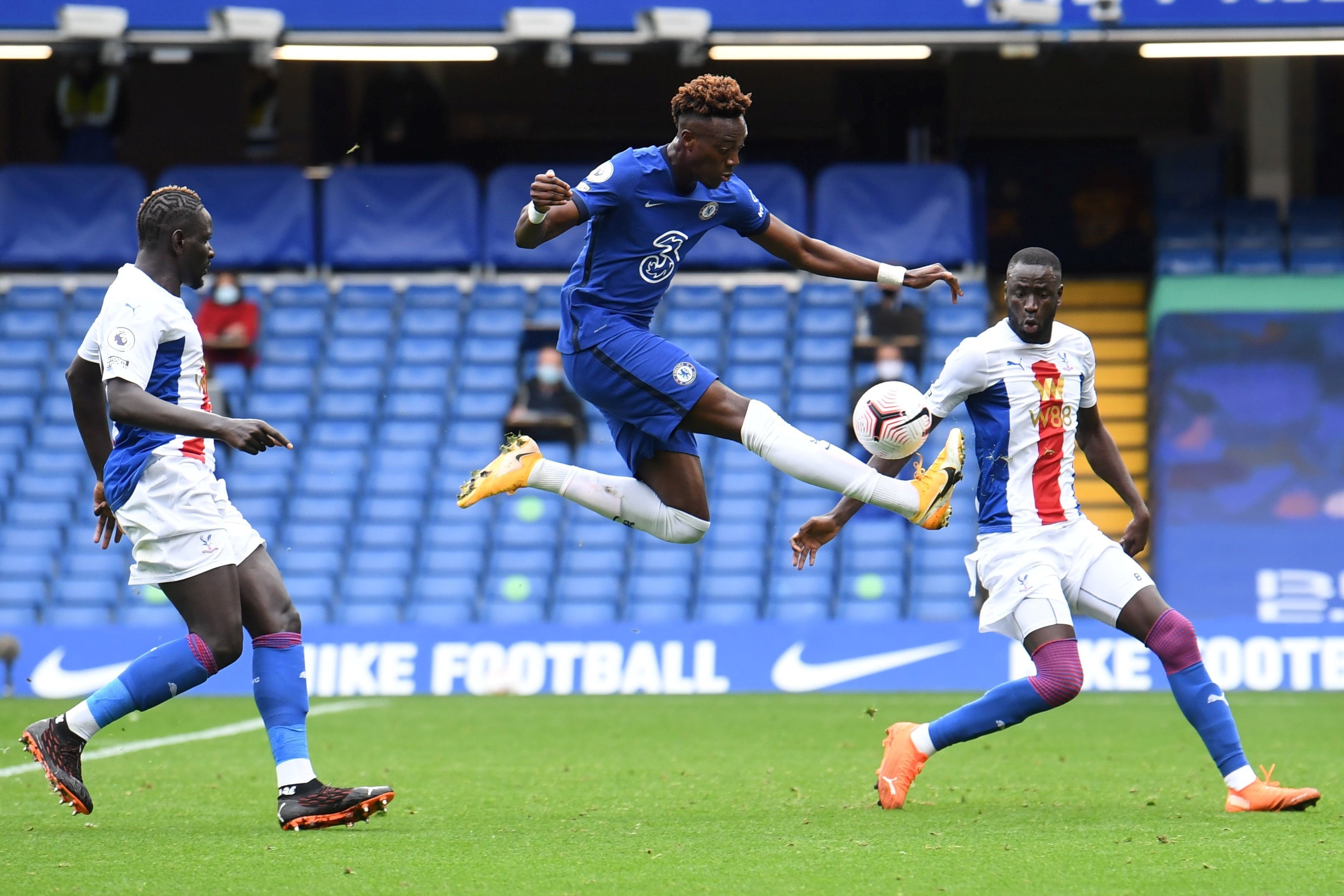 Abraham tranh da penalty anh 1