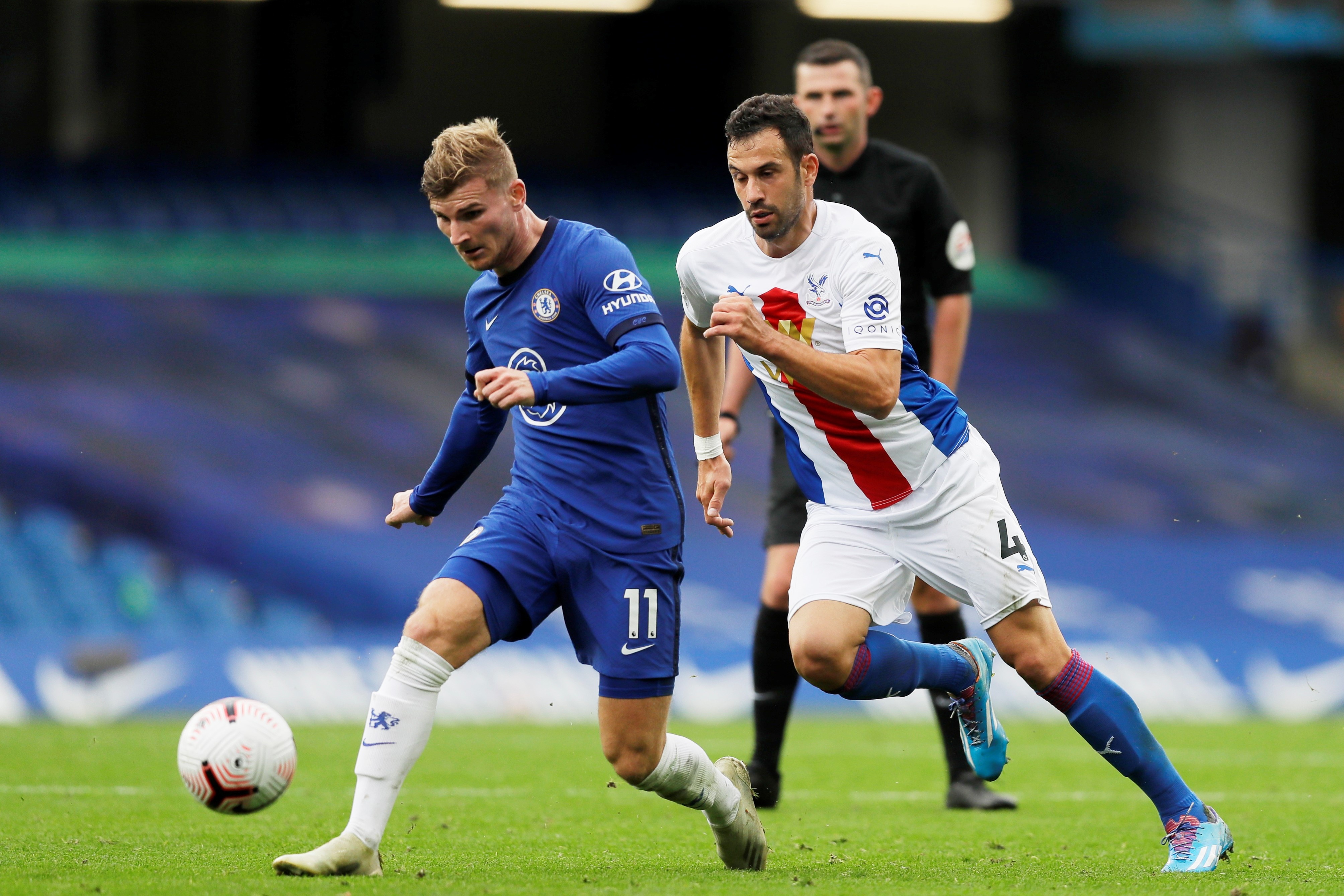 Abraham tranh da penalty anh 8