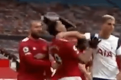 Martial nhan the do vi tra dua doi thu hinh anh