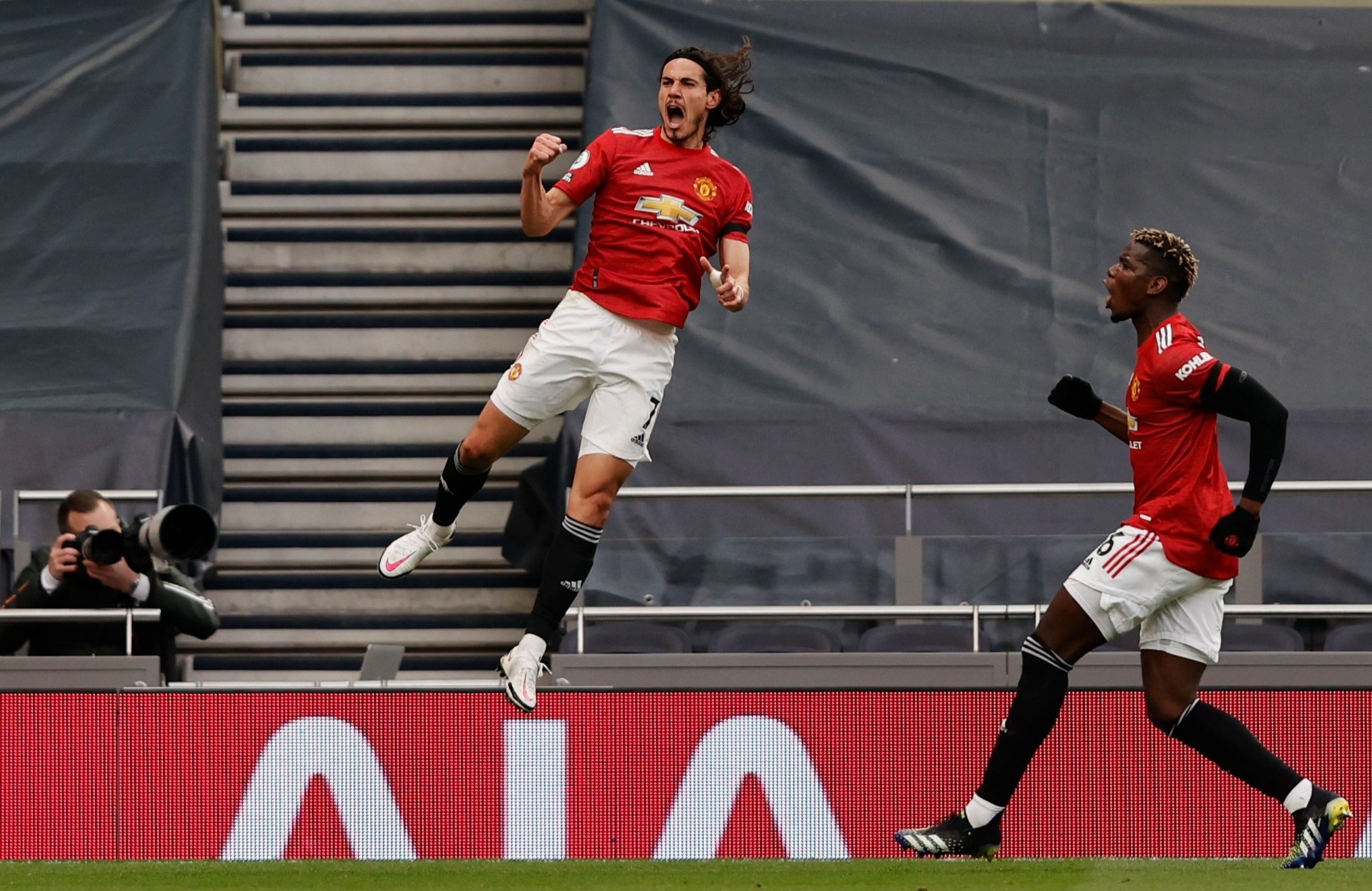 Cavani lop bong anh 4