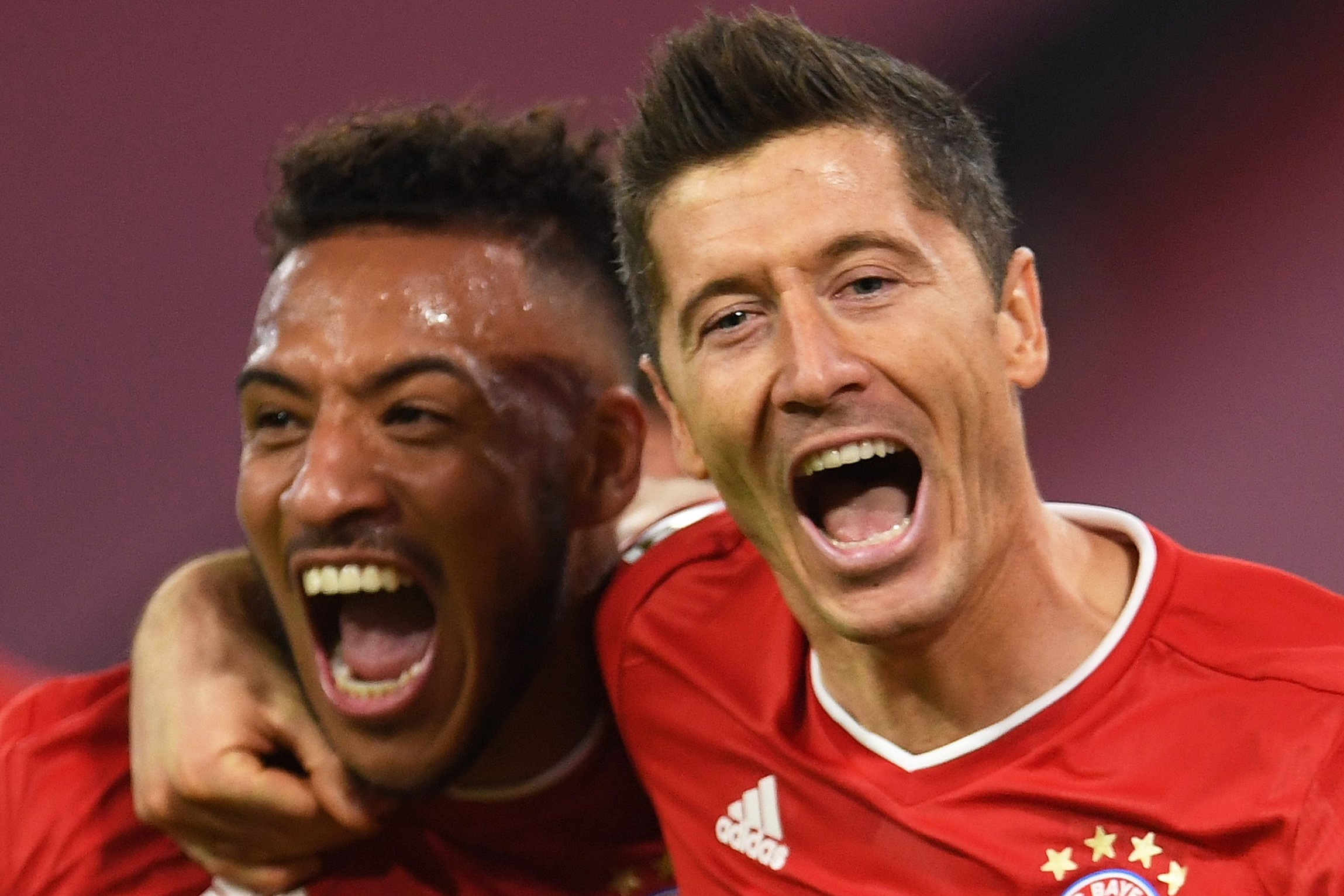 Lewandowski lap 'poker' giai cuu Bayern Munich hinh anh